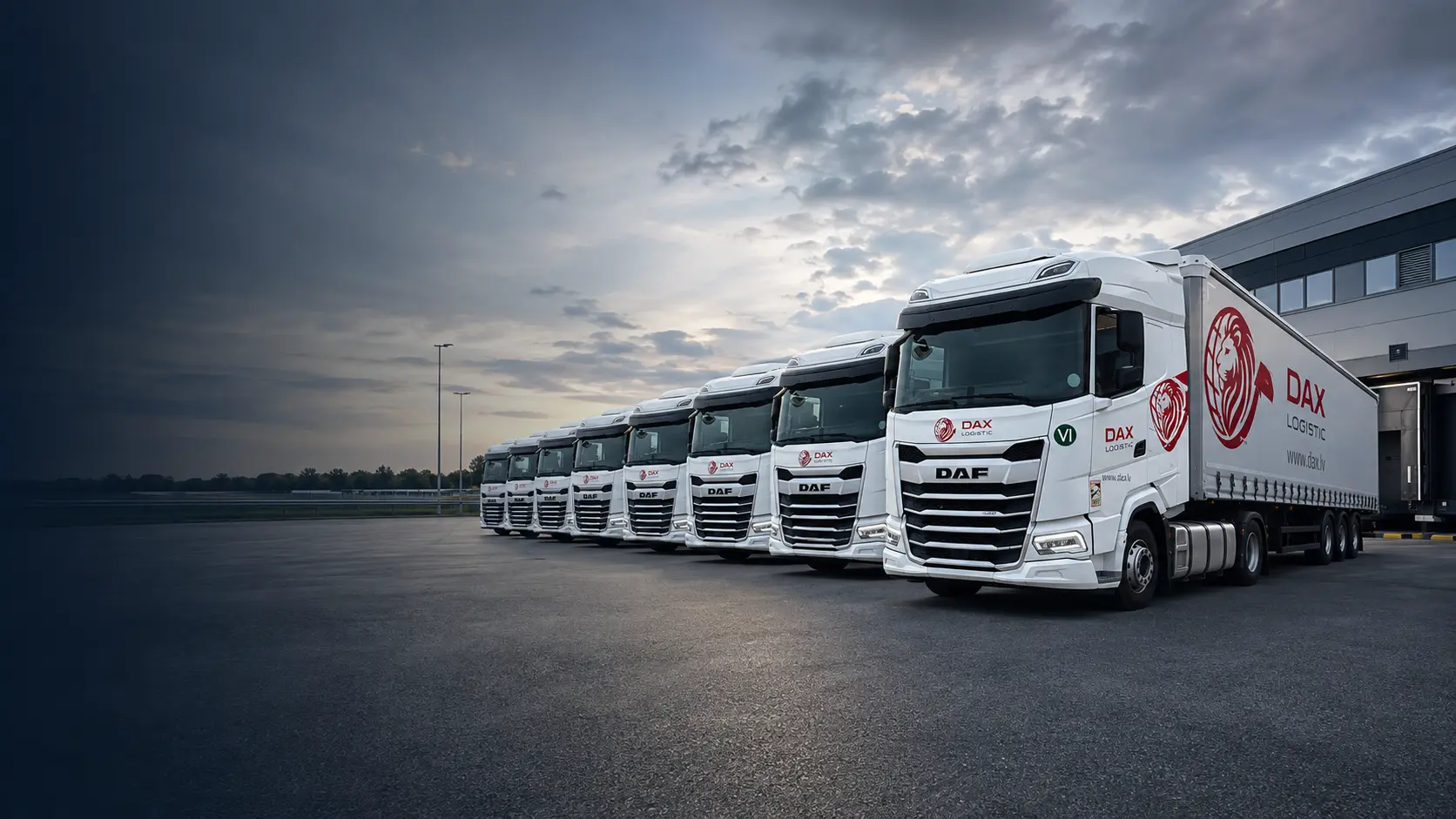 DAX Logistic kravas automobiļu ar tentu puspiekabēm autoparks Eiropas loģistikas terminālī
